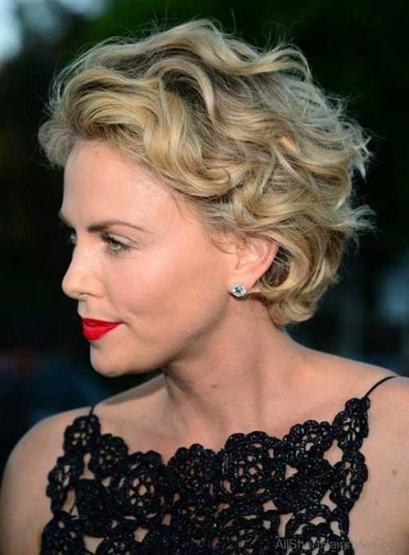 Short Layered Wavy Blonde Hairstyle