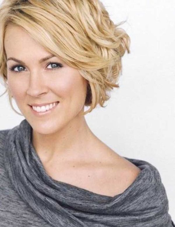 Short Wavy Blonde Bob Haircut