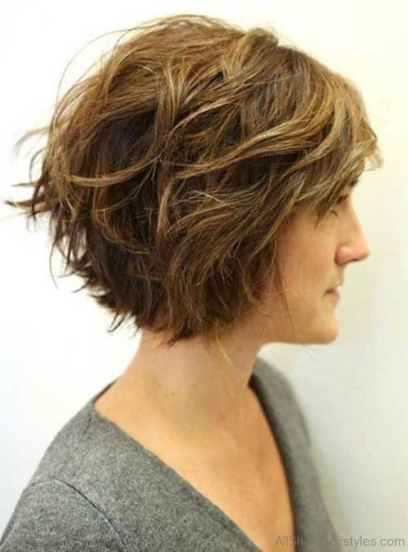 Short Wavy Bob Hairdo