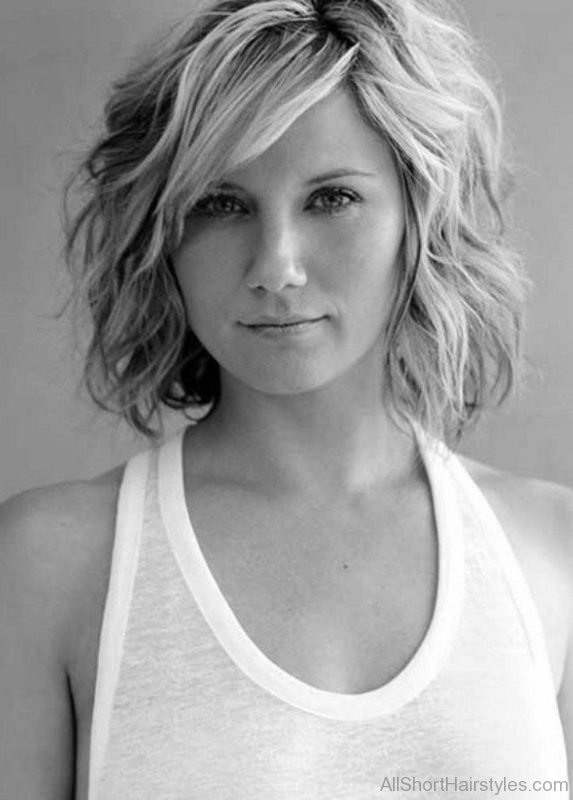 Short Wavy Bob Hairstyle