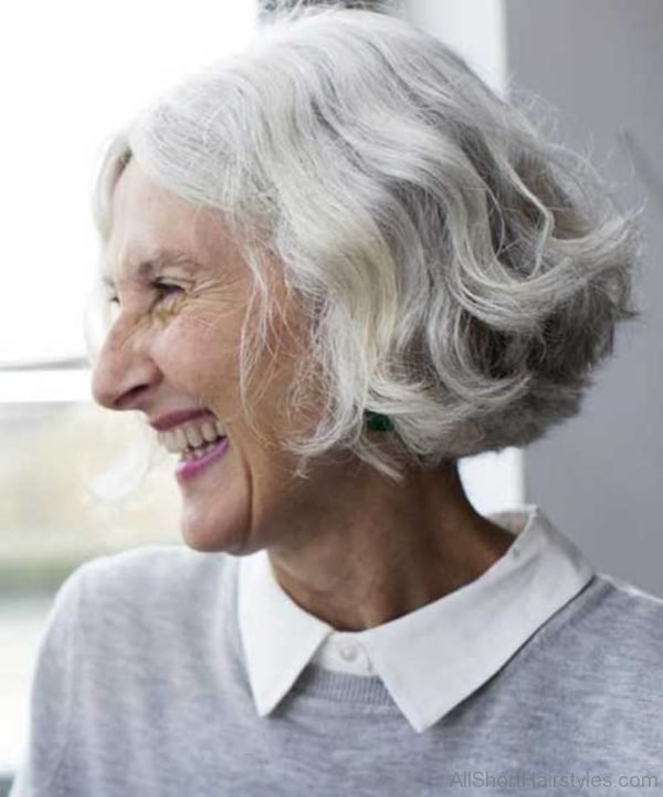 Short Wavy Grey Hair for Older Women
