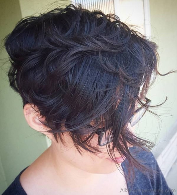 Short Wavy Hairstyle 