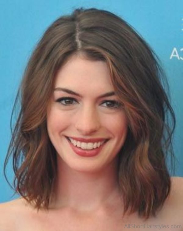 Short Wavy Hairstyle For Celebrity