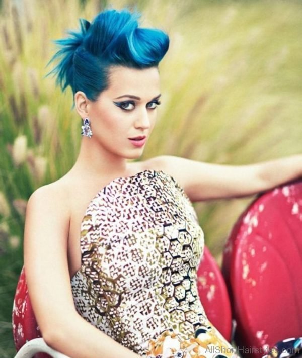Elegant Spiky Blue Hairstyle 