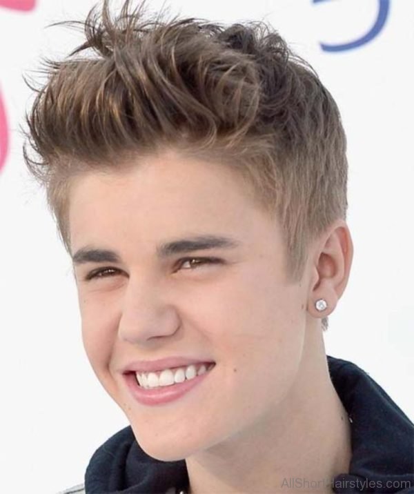 Spiky Hairstyle Of Justin Bieber
