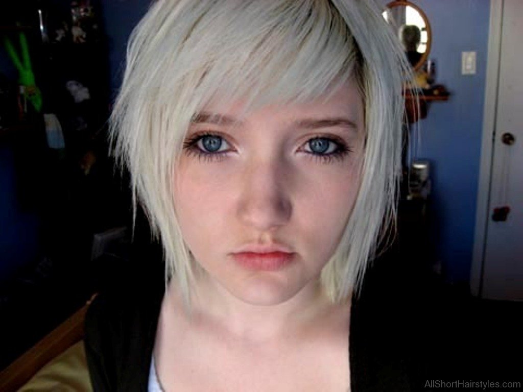 52 colored short emo hairstyles for girls