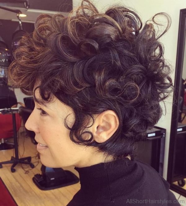 Stylish Shoty Curly Hairstyle